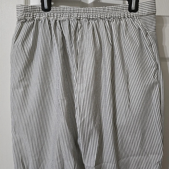 NWT Hayden Los Angeles Stretch Pinstripe Flared Pants, Cropped, Plus Size 1XL. - Picture 10 of 14